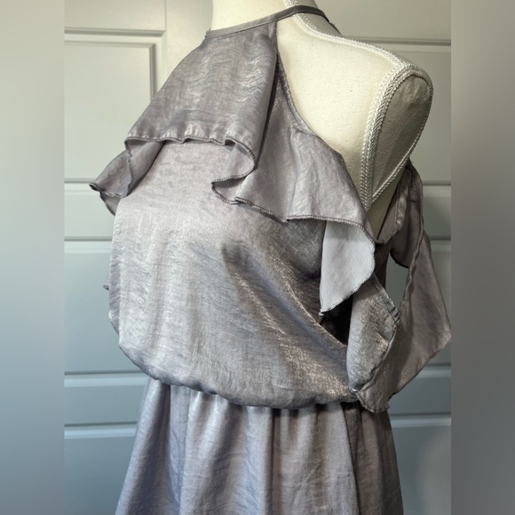 Charlotte Russe SM Silver Gray Shimmer Fringe Halter Neck Cold Shoulder Romper - Picture 2 of 7